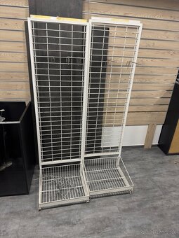 Dva biele drôtové panely v tvare L – zadarmo / za odvoz - 2