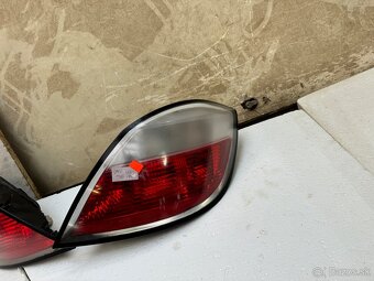Opel astra H zadne svetla - 2
