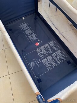 Predám detskú postieľku - skladaciu Chicco a matrac - 2