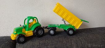 Traktor s prívesom - 2