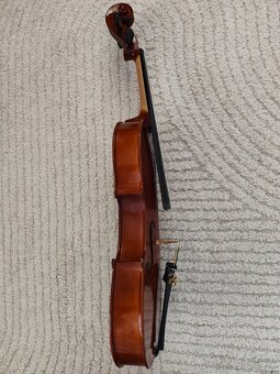 Predám celé 4/4 husle s púzdrom. - 2
