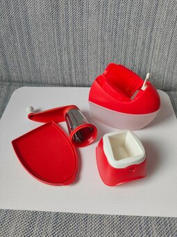 Tupperware mlynček na syr,orechy - 2