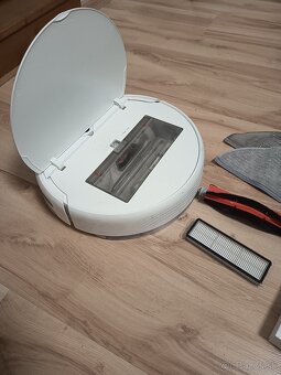 Roboticky vysavac Xiaomi s mopom - 2