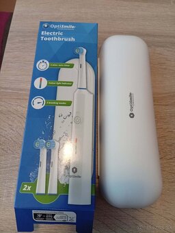 MODERNÁ ELEKTRICKÁ ZUBNÁ KEFKA..plus nástavce - 2