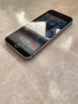 iPhone SE 1.gen 2016 / 32GB Space Gray Super stav - 2