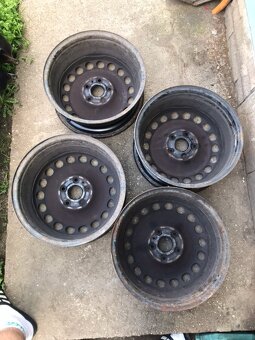 Plechové disky Volkswagen R16 5x112 + VW puklice - 2