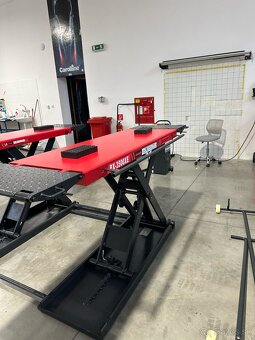 Predám mobilný nožnicový zdvihák 3,5T - 2