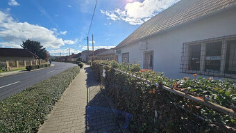 Predajňa /rodinný dom v Kozárovciach- Hlavná ul. poz. 889 m2 - 2