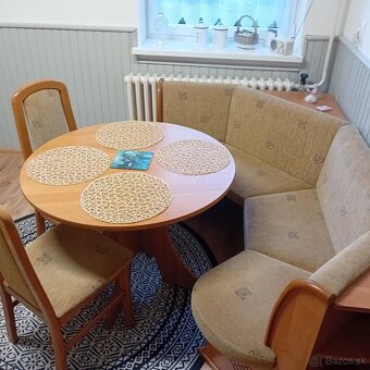 Rohová lavica, okrúhly stôl a 2 ks stoličky - 2