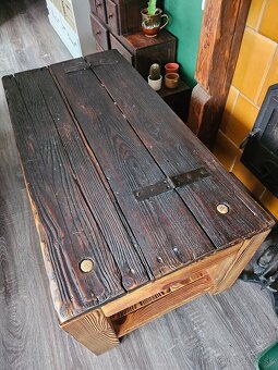 Predám vintage masívny stolík - 2