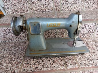 Predám starší šijací stroj LADA - 2