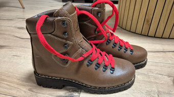 Nové celokožené topánky Dachstein a spacák Vaude - 2