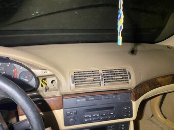 Béžový vrch palubovky - 2