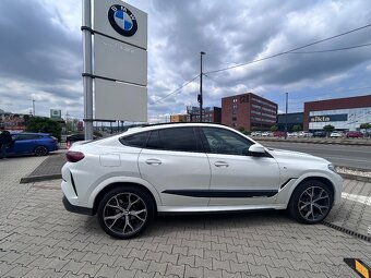 Predam BMW X6 xDrive30d 210kw biela M packet,rv2021 - 2