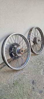 Kolesá na Babettu 210 - 2