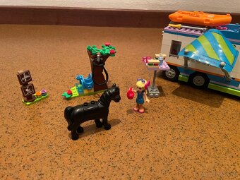 LEGO FRIENDS Mia a jej karavan 41339 - 2
