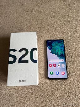 Samsung Galaxy S20FE - 2