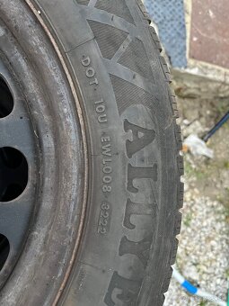 Predám celoročné pneumatiky 215/60 R16 - 2