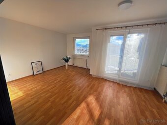 Nadčasový 3 izbový byt s výhľadmi a 2 balkónmi - 2
