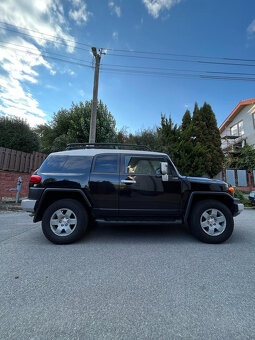 TOYOTA FJ CRUISER - 2