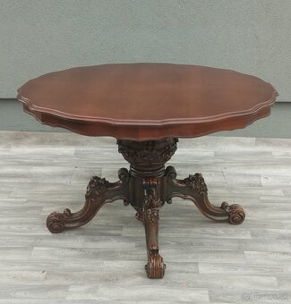 Stôl jedálensky neobarokový. - 2