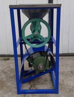 32 Elektricky mlyncek na maso 2200W - 2