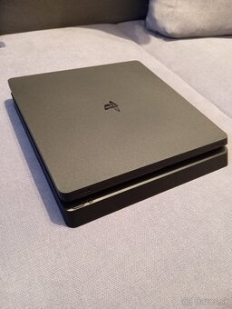 Predám PS4 - 2