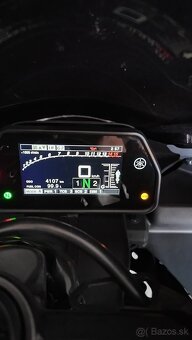 Yamaha R1 - 2