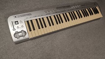 Behringer UMX 61 - 2