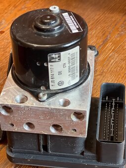 ABS riadiaca jednotka - 2