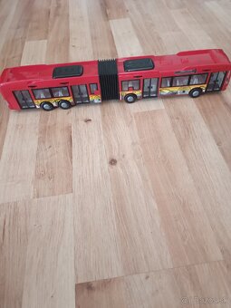 Detský autobus na zotrvačnik a otvaracie dvere - 2