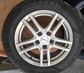 5x112,r16,Dezent,7Jx16,et35-205/60-Semperit-3924-8mm+ - 2