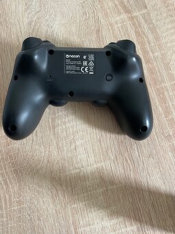 Predám ovládač na PS4 Nacon - 2