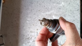 Regulator tlaku paliva (Bosch) VW Concern 057130764AB - 2