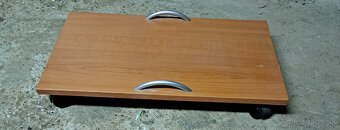 Darujem kancelárske stoly, policu, kontajner, vešiak - 2