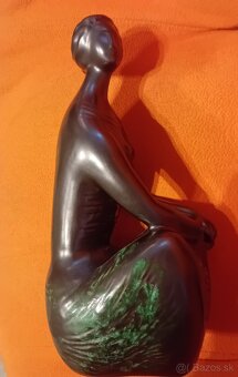 Soška sediaca žena- Jitka Forejtova - 2