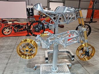 Ducati showbikes rám pro caféracer - 2