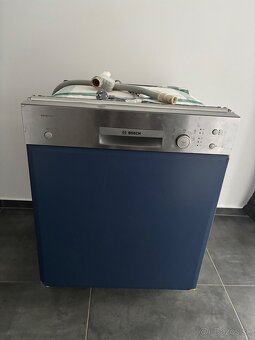 Predám používanú vstavanú umývačku riadu zn.Bosch - 2