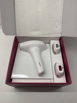 Philips Lumea IPL Hair Removal 7000 BRI923 - 2