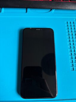Iphone 11 pro 64 GB nefunkčný + krabica a obal - 2