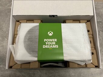 PREDAM /VYMENIM XBOX SERIES S + OVLADAČE /TOP STAV - 2