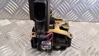 ZÁMOK DVERÍ - OCTAVIA 1, GOLF 4, SEAT LEON 1M - 2