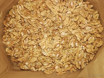 Lúpané vlašské orechy - 2