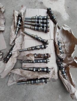 Vačka písty kroužky ventily kliková hřídel spojka - 2