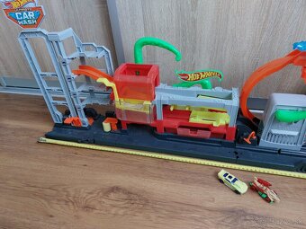 Hot wheels autoumyváreň s chobotnicou - 2