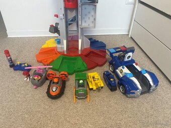 Labkova patrola centrala s autickami a postavickami - 2