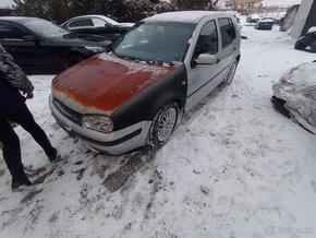 Golf 4 motor 1,4i na náhradné diely alebo v celku za 300 - 2