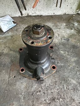 Vodna pumpa zetor - 2