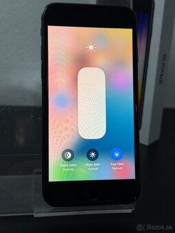 Predám Apple iPhone SE 2022 64GB Black Minimálne známky - 2