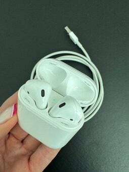 Apple AirPods s nabíjacím puzdrom + nabíjací kábel - 2